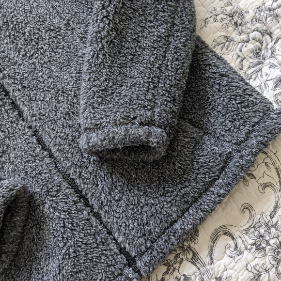 Fuzzy Sherpa sweater - Picture 4 of 4